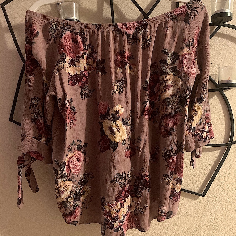 Floral blouse on or off shoulder
